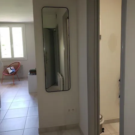 Le 300 Metres De La Apartment
